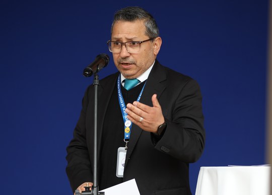 Marcelo Torres, director ejecutivo del SLEP Los Álamos, durante la ceremonia