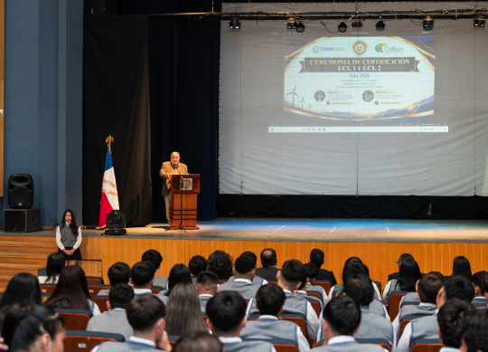 Intervención de una autoridad durante la ceremonia de certificación de Horizonteduca en Taltal