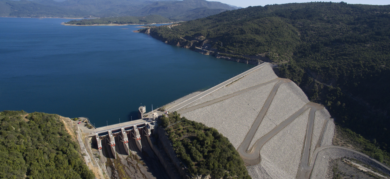 Vierten 1.450 m2 por segundo en embalse Colbún por lluvias - Tendencias Hoy  Chile