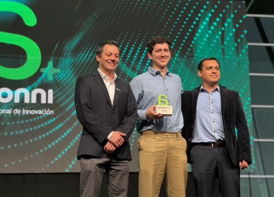Thems, startup de electromovilidad marítima, gana el Premio Avonni Energía Colbún 2025