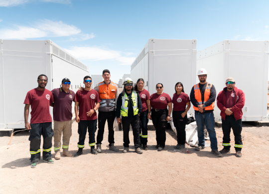 Colbún y Cuerpo de Bomberos de Arica realizan jornada de capacitación en proyecto Celda Solar